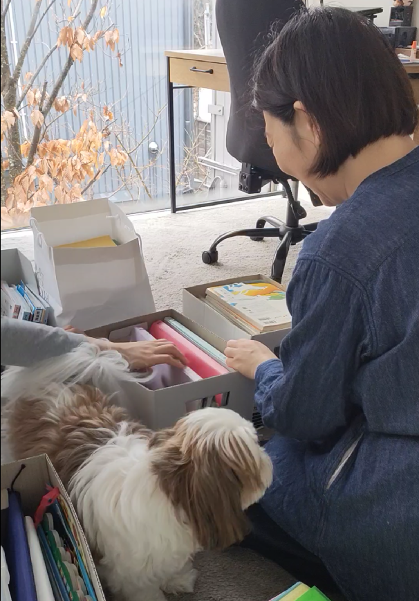 新潟市の整理収納アドバイザーSEIKA‐整家‐のお片付け こどもの教材の仕分け中