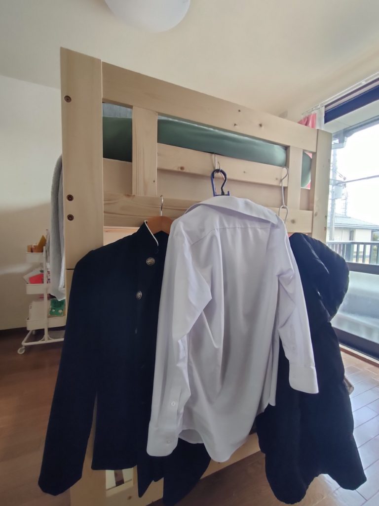 新潟市SEIKA‐整家‐の整理収納お片付けサポート事例　5.9帖2人の子ども部屋　入口正面の圧迫感のあるベッド
