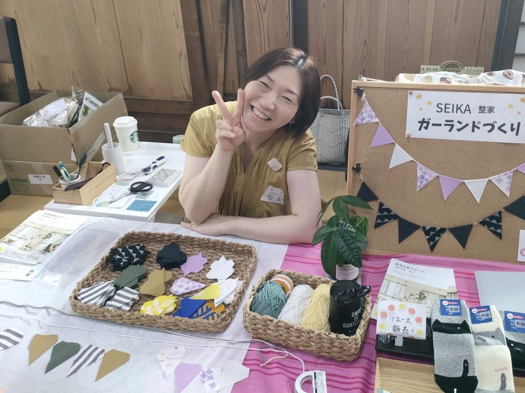 おとなとこどものしごと市に出店_アップサイクルワークショップ　ハギレでガーランド作りの様子 新潟市の整理収納アドバイザー SEIKA‐整家‐