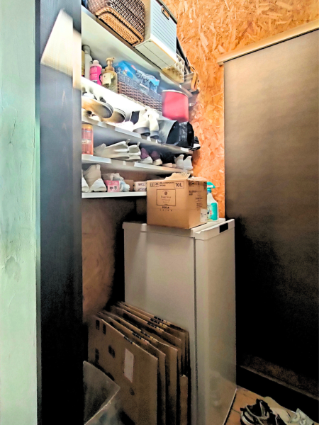 新潟市SEIKA‐整家‐の整理収納お片付けサポート事例_不要な冷凍庫が場所を圧迫していたパントリーBefore