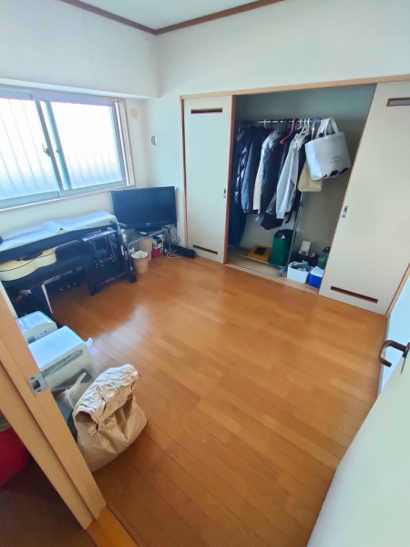 新潟市SEIKA‐整家‐の整理収納お片付けサポート事例_物置After_床置きがなくなり、スッキリした洋室